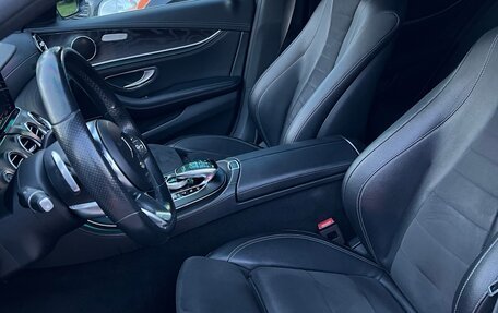Mercedes-Benz E-Класс, 2018 год, 3 250 000 рублей, 15 фотография