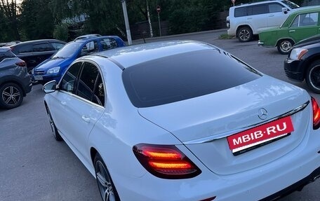 Mercedes-Benz E-Класс, 2018 год, 3 250 000 рублей, 10 фотография