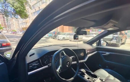 Volkswagen Touareg III, 2019 год, 4 200 000 рублей, 5 фотография