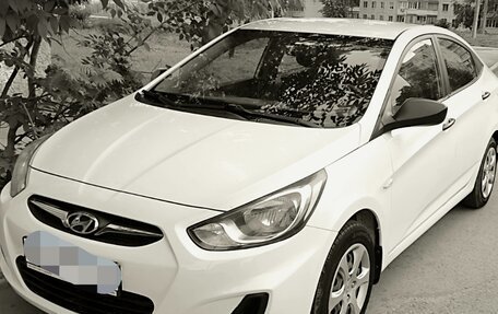 Hyundai Solaris II рестайлинг, 2011 год, 750 000 рублей, 1 фотография