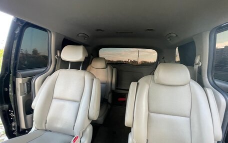 KIA Carnival III, 2019 год, 2 650 000 рублей, 3 фотография