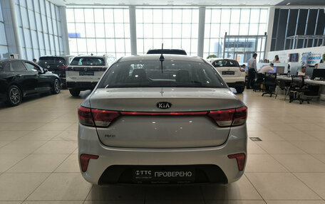 KIA Rio IV, 2018 год, 1 050 000 рублей, 10 фотография