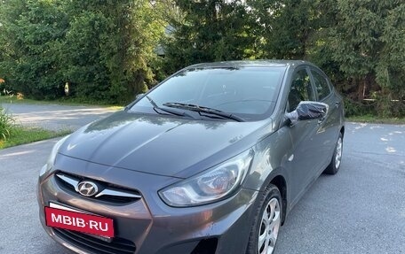 Hyundai Solaris II рестайлинг, 2012 год, 700 000 рублей, 4 фотография