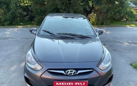 Hyundai Solaris II рестайлинг, 2012 год, 700 000 рублей, 2 фотография