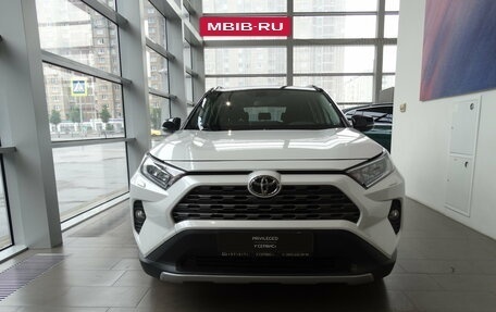 Toyota RAV4, 2020 год, 2 980 000 рублей, 3 фотография