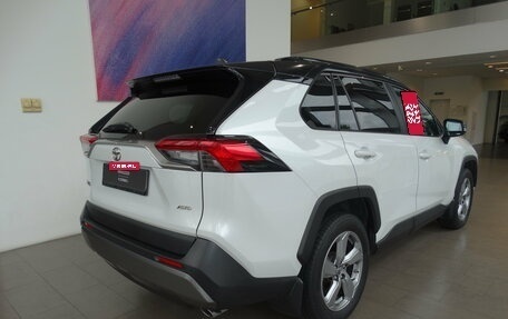 Toyota RAV4, 2020 год, 2 980 000 рублей, 2 фотография