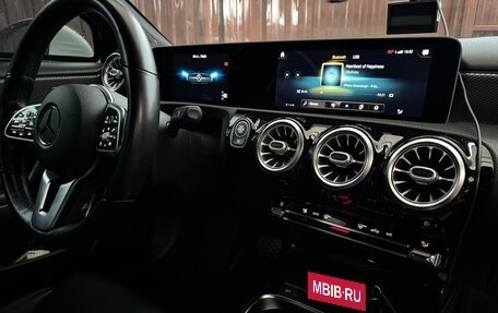 Mercedes-Benz A-Класс, 2019 год, 2 550 000 рублей, 14 фотография