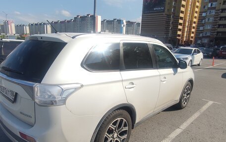 Mitsubishi Outlander III рестайлинг 3, 2014 год, 1 490 000 рублей, 3 фотография