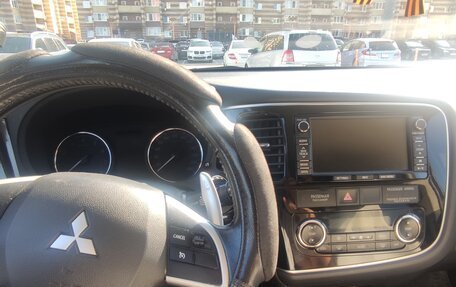 Mitsubishi Outlander III рестайлинг 3, 2014 год, 1 490 000 рублей, 7 фотография