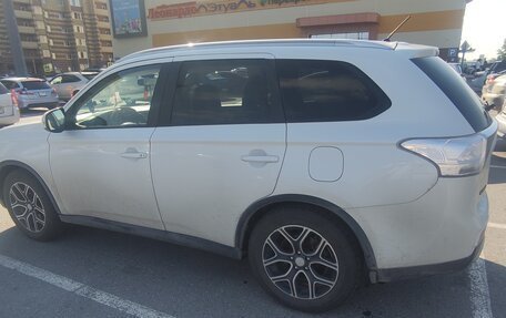 Mitsubishi Outlander III рестайлинг 3, 2014 год, 1 490 000 рублей, 5 фотография