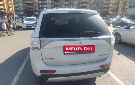 Mitsubishi Outlander III рестайлинг 3, 2014 год, 1 490 000 рублей, 4 фотография