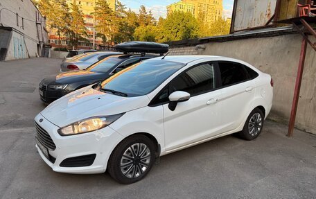 Ford Fiesta, 2015 год, 850 000 рублей, 2 фотография