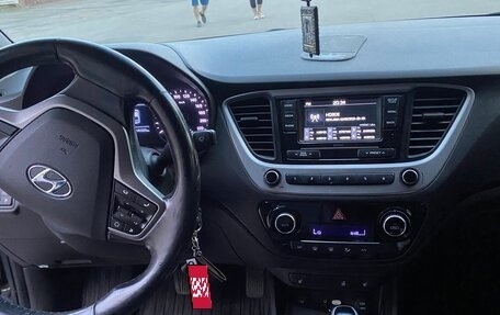 Hyundai Solaris II рестайлинг, 2018 год, 1 500 000 рублей, 6 фотография