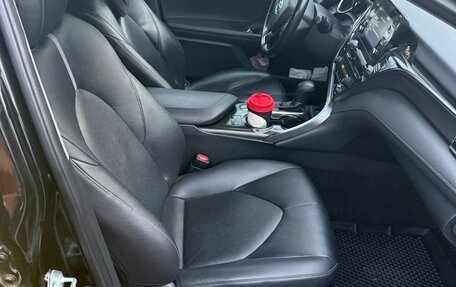 Toyota Camry, 2021 год, 1 600 000 рублей, 5 фотография