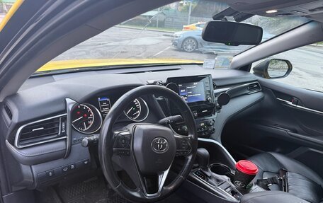 Toyota Camry, 2021 год, 1 600 000 рублей, 2 фотография