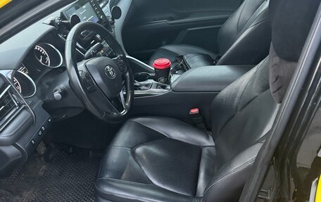 Toyota Camry, 2021 год, 1 600 000 рублей, 3 фотография