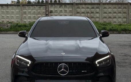 Mercedes-Benz E-Класс, 2021 год, 3 900 000 рублей, 1 фотография