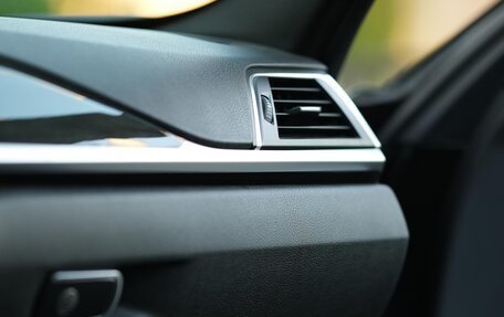 BMW 3 серия, 2018 год, 1 980 000 рублей, 16 фотография