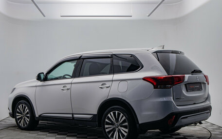 Mitsubishi Outlander III рестайлинг 3, 2021 год, 2 090 000 рублей, 3 фотография