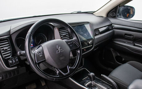 Mitsubishi Outlander III рестайлинг 3, 2021 год, 2 090 000 рублей, 10 фотография