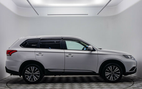 Mitsubishi Outlander III рестайлинг 3, 2021 год, 2 090 000 рублей, 7 фотография