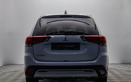 Mitsubishi Outlander III рестайлинг 3, 2021 год, 2 090 000 рублей, 4 фотография
