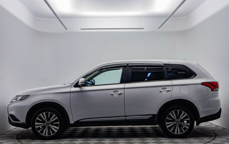 Mitsubishi Outlander III рестайлинг 3, 2021 год, 2 090 000 рублей, 2 фотография