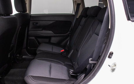 Mitsubishi Outlander III рестайлинг 3, 2021 год, 2 090 000 рублей, 12 фотография