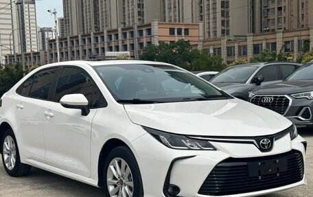 Toyota Corolla, 2023 год, 1 350 000 рублей, 3 фотография
