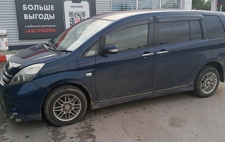 Toyota ISis I, 2012 год, 1 000 000 рублей, 11 фотография