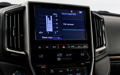 Toyota Land Cruiser 200, 2017 год, 5 699 000 рублей, 17 фотография