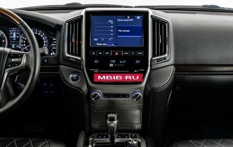 Toyota Land Cruiser 200, 2017 год, 5 699 000 рублей, 13 фотография