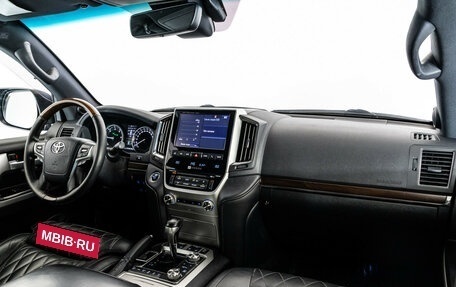 Toyota Land Cruiser 200, 2017 год, 5 699 000 рублей, 10 фотография