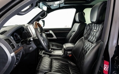 Toyota Land Cruiser 200, 2017 год, 5 699 000 рублей, 25 фотография
