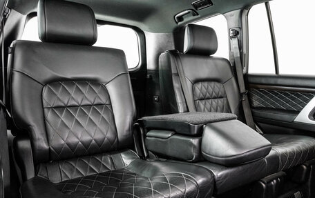 Toyota Land Cruiser 200, 2017 год, 5 699 000 рублей, 32 фотография