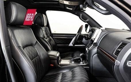 Toyota Land Cruiser 200, 2017 год, 5 699 000 рублей, 27 фотография