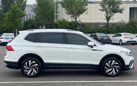 Volkswagen Tiguan II, 2023 год, 1 935 000 рублей, 9 фотография