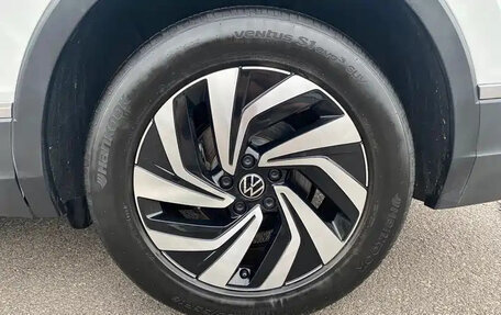 Volkswagen Tiguan II, 2023 год, 1 935 000 рублей, 13 фотография