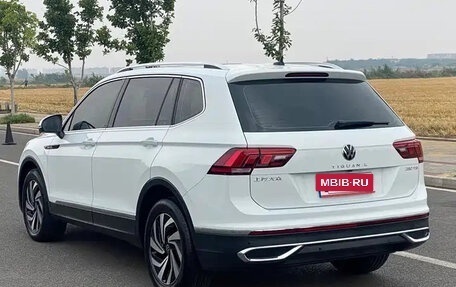 Volkswagen Tiguan II, 2023 год, 1 935 000 рублей, 8 фотография