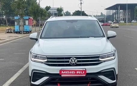 Volkswagen Tiguan II, 2023 год, 1 935 000 рублей, 16 фотография