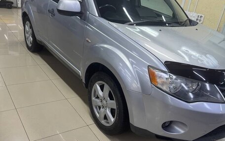 Mitsubishi Outlander III рестайлинг 3, 2005 год, 670 000 рублей, 2 фотография