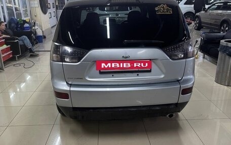 Mitsubishi Outlander III рестайлинг 3, 2005 год, 670 000 рублей, 3 фотография