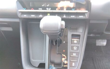 Toyota Noah, 2022 год, 3 400 000 рублей, 18 фотография