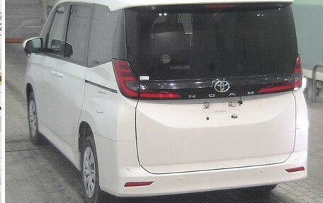 Toyota Noah, 2022 год, 3 400 000 рублей, 8 фотография