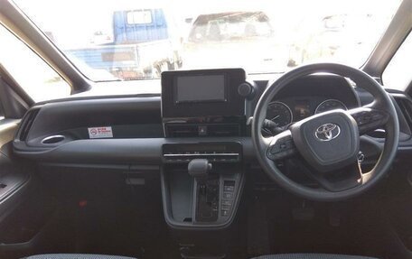 Toyota Noah, 2022 год, 3 400 000 рублей, 16 фотография