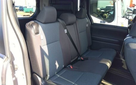 Toyota Noah, 2022 год, 3 400 000 рублей, 21 фотография