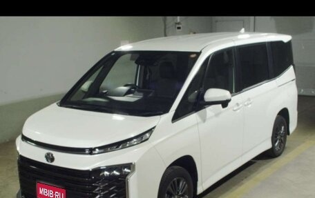 Toyota Voxy, 2024 год, 4 000 000 рублей, 1 фотография