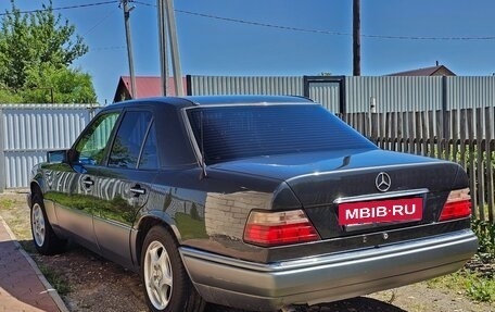 Mercedes-Benz E-Класс, 1994 год, 530 000 рублей, 2 фотография