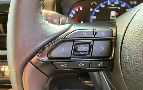 Toyota Yaris Cross, 2023 год, 1 347 000 рублей, 31 фотография