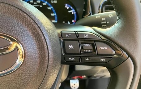 Toyota Yaris Cross, 2023 год, 1 347 000 рублей, 32 фотография